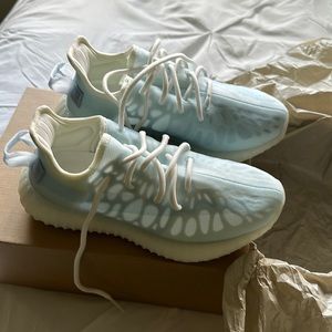 Yeezy Boost 350 V2 adidas Mono Ice
